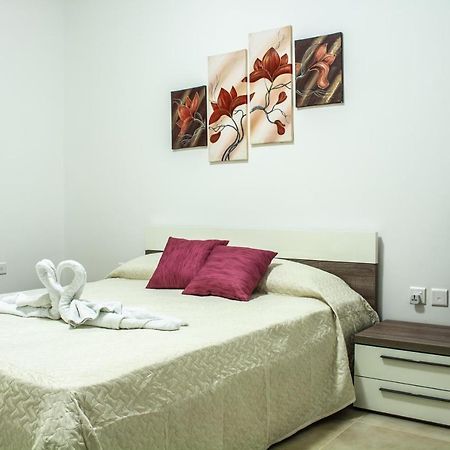 2 Bedroom Apartment Close To City Centre Tas-Sienja Bagian luar foto